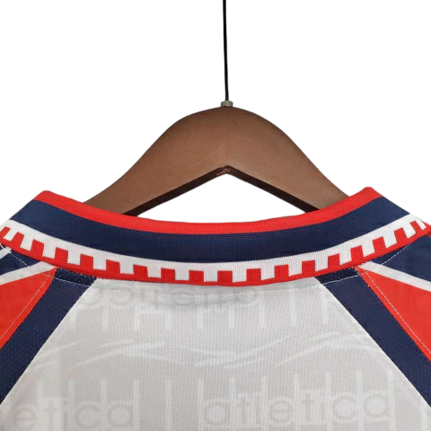 Camisa Chivas Guadalajara 1999/2000 - Retrô Atlética - Branca com detalhes em vermelho e azul com todos os patrocínios