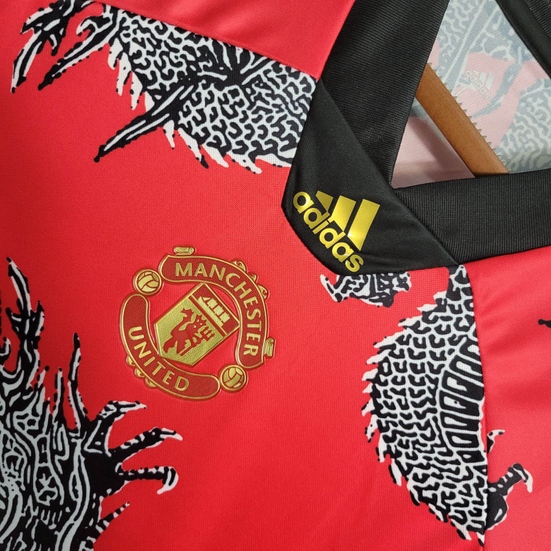 Camisa Manchester United Edição Especial Ano Novo Chinês 2020/2021 - Retrô Adidas - Vermelha com detalhes em preto e branco