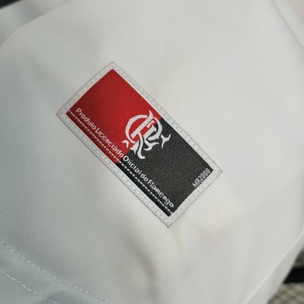 Camisa Flamengo II 2001 - Retrô Nike - Branca com detalhes em vermelho e preto