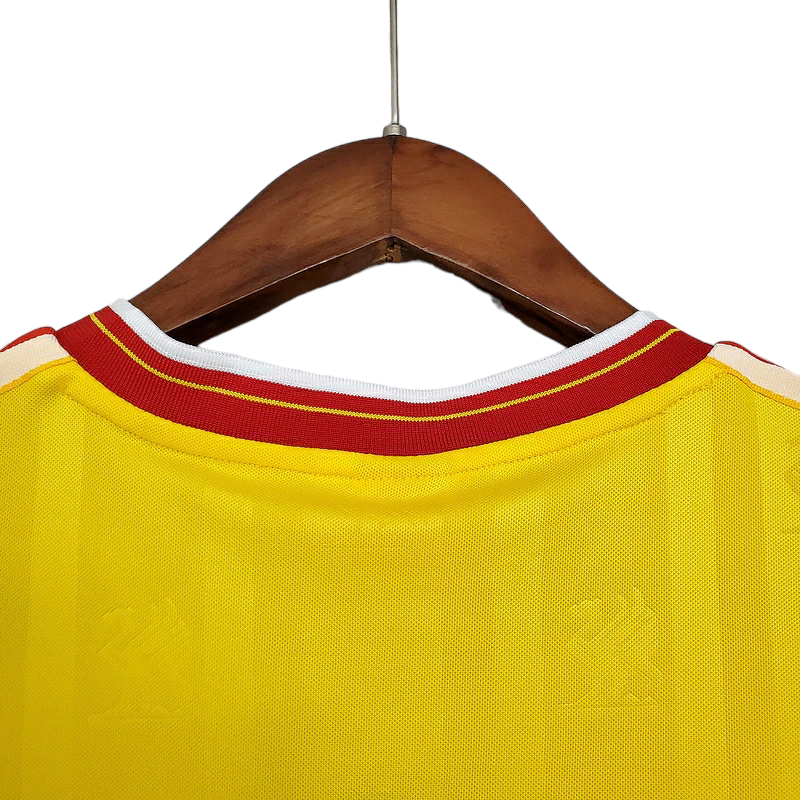 Camisa Liverpool 1985/1986 - Retrô - Amarela com detalhes em vermelho e branco