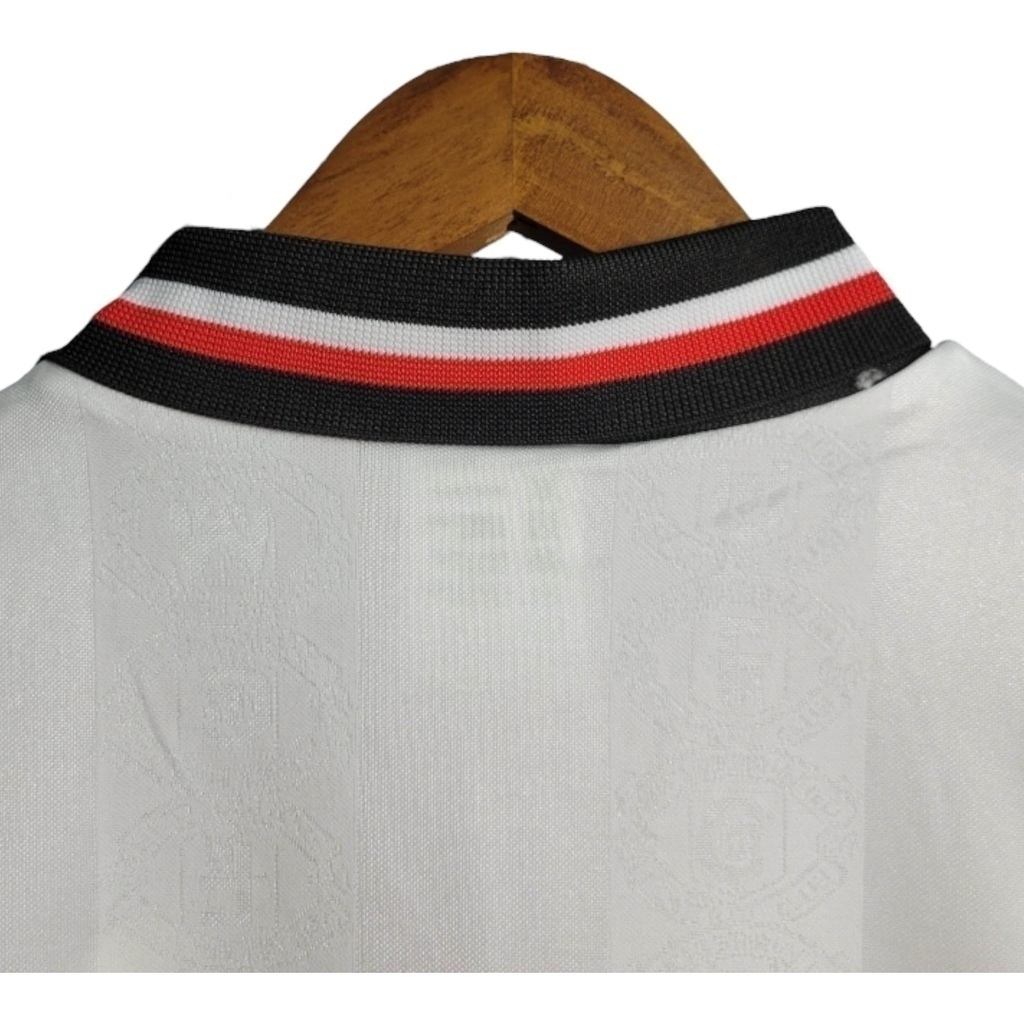 Camisa Manchester United 1998/1999 - Retrô Umbro - Branca com detalhes em preto e vermelho