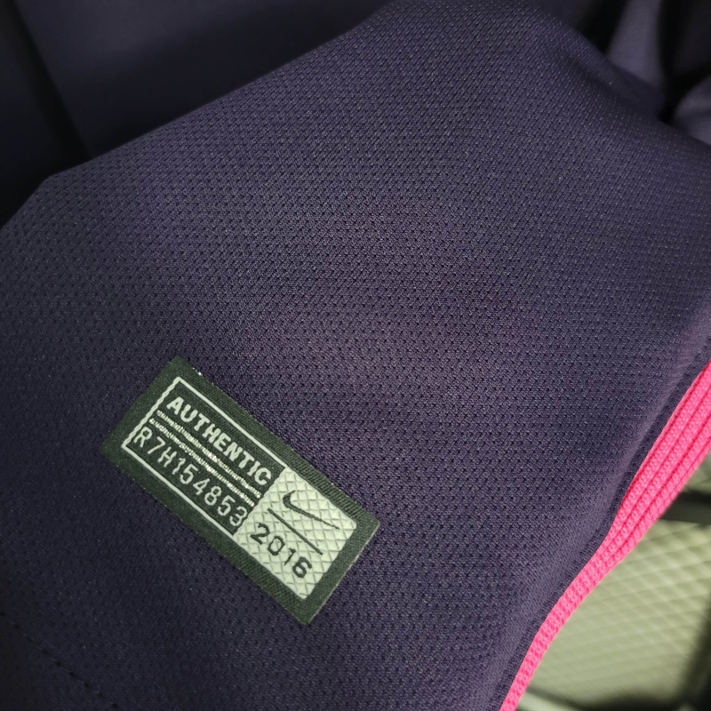 Camisa Barcelona II 2016/2017 - Retrô Nike - Roxa com detalhes em rosa