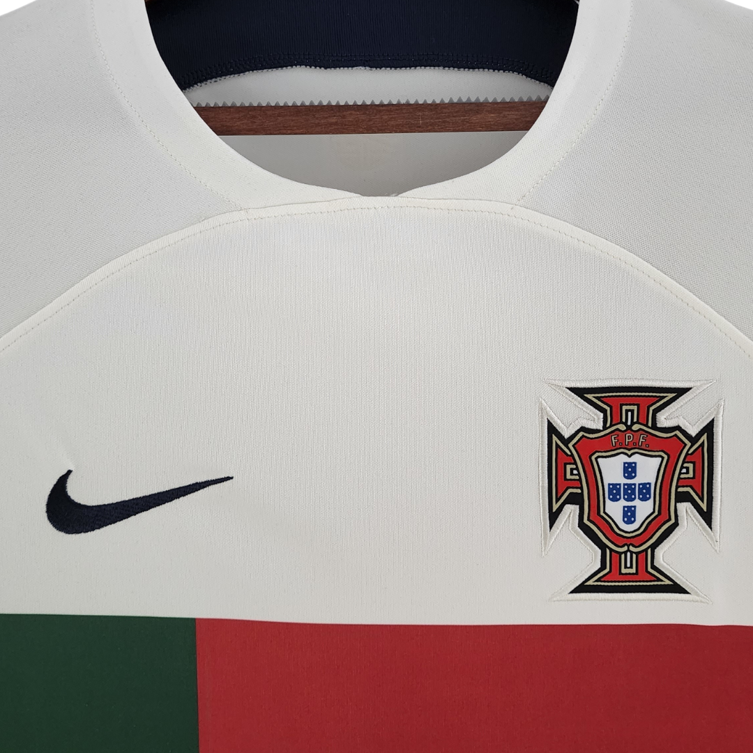 Camisa Seleção de Portugal II 2022 - Retrô Nike - Branca com detalhes em vermelho e verde