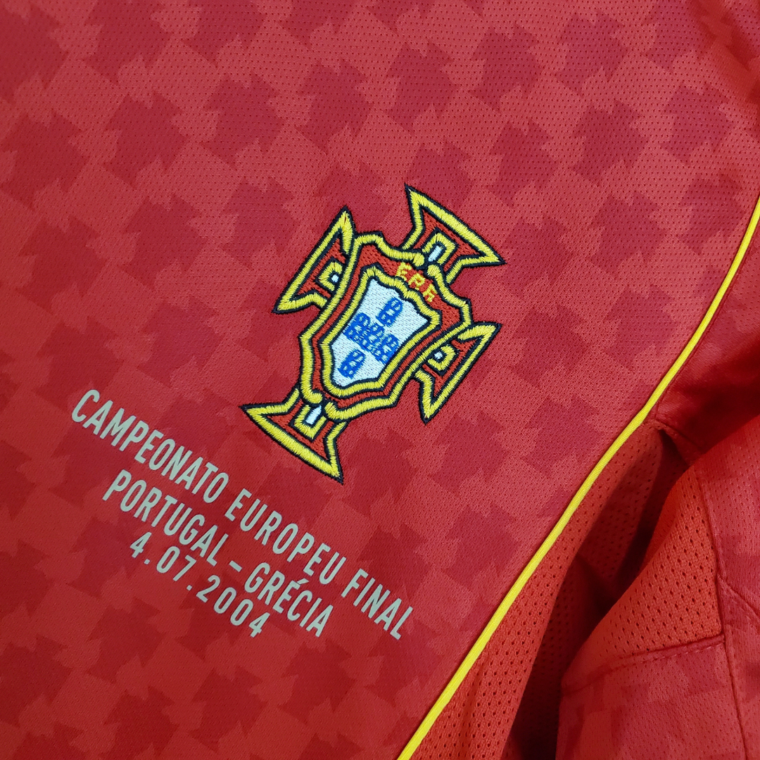 Camisa Seleção de Portugal I 2004 - Retrô Nike - Vermelha com detalhes em amarelo e verde