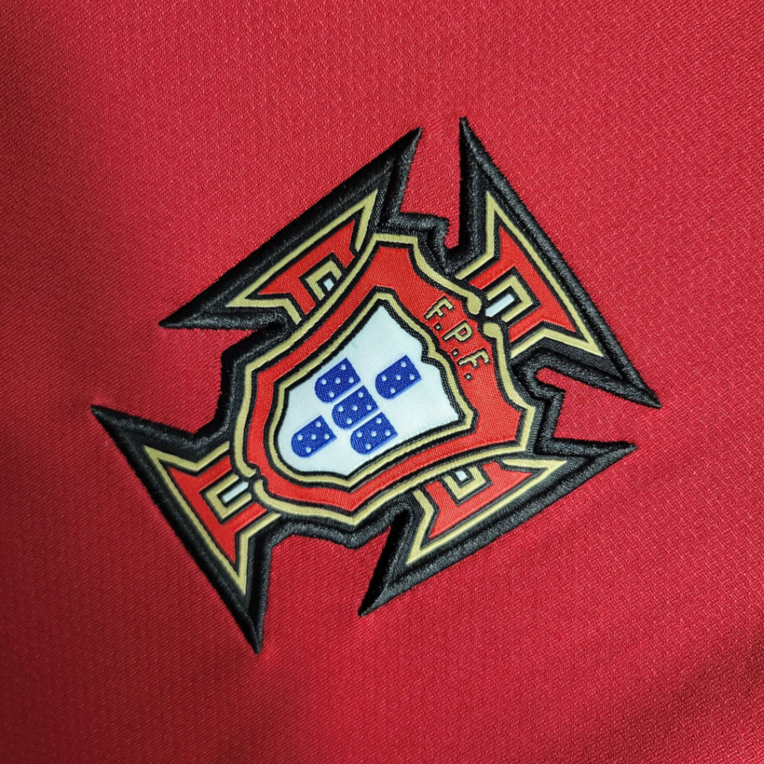 Camisa Seleção de Portugal I 2006 - Retrô Nike - Vermelha com detalhes em amarelo e verde