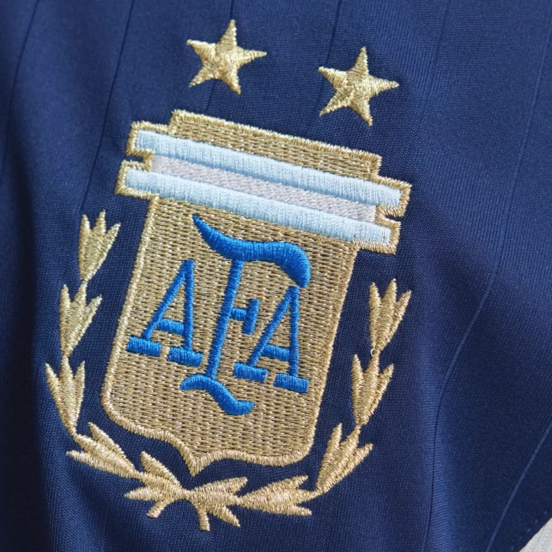 Camisa Seleção da Argentina II 2006 - Retrô Adidas - Azul escuro com detalhes em azul claro
