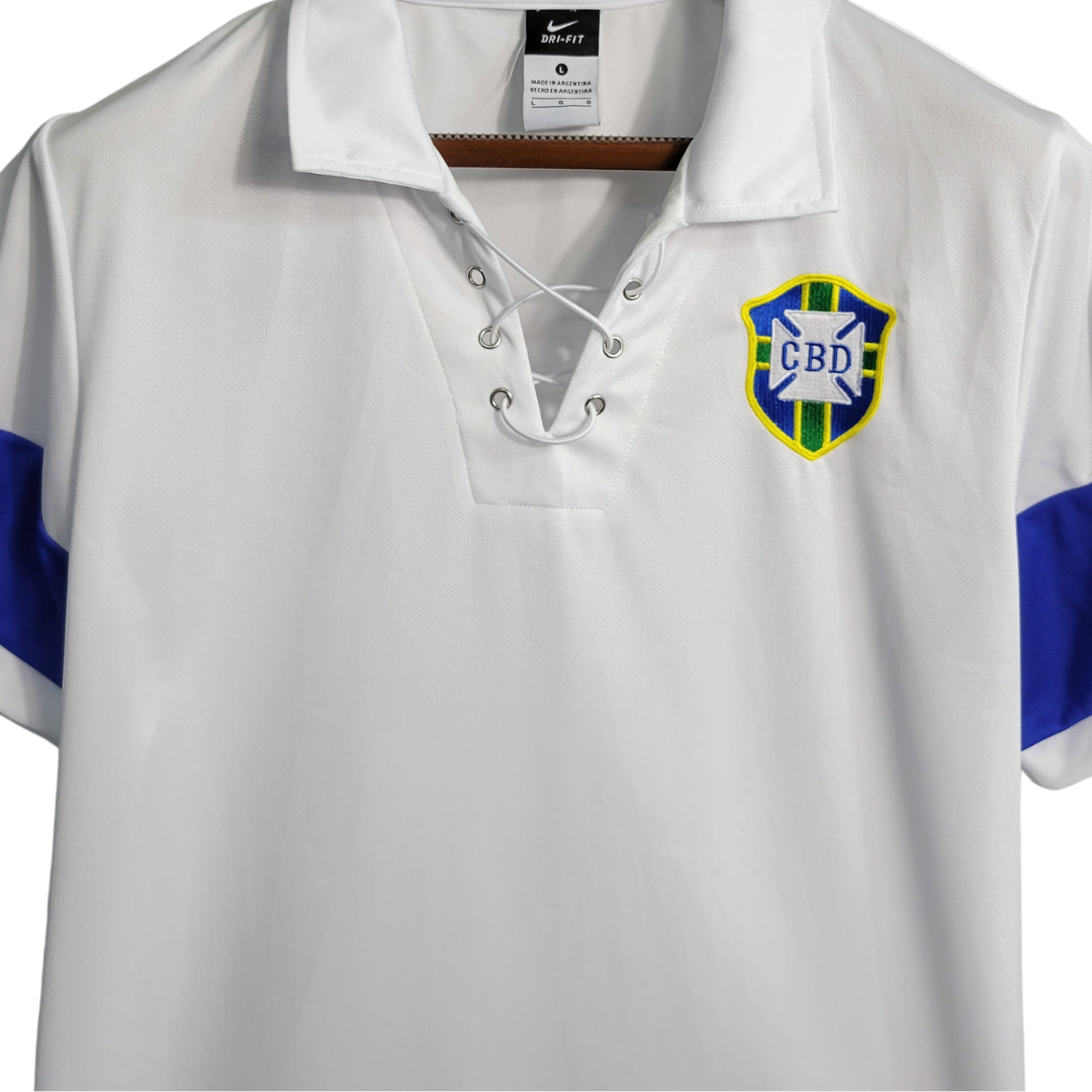 Camisa Seleção Brasileira III 2004 - Retrô Nike - Branco com detalhes em azul e brasão CDB