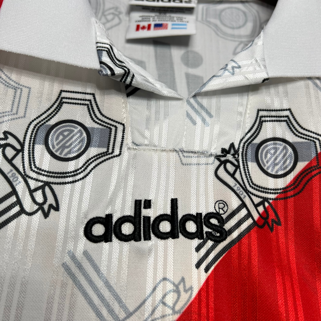 Camisa River Plate I 1995/1996 - Retrô Adidas - Branca com detalhes em vermelho