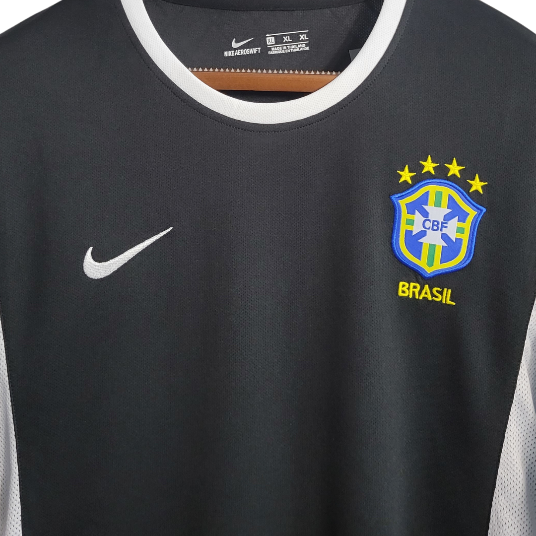 Camisa Seleção Brasileira Goleiro 2002 - Retrô Nike - Preta com detalhes em branco