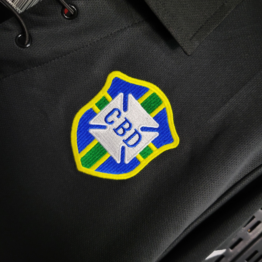 Camisa Seleção Brasileira Edição Especial Goleiro 2004 - Retrô Nike - Preta com detalhes no brasão da cbd