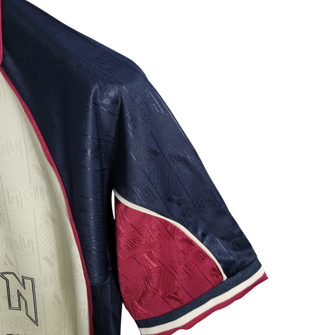 Camisa West Ham x Iron Maiden 1999 - Retrô - Branca