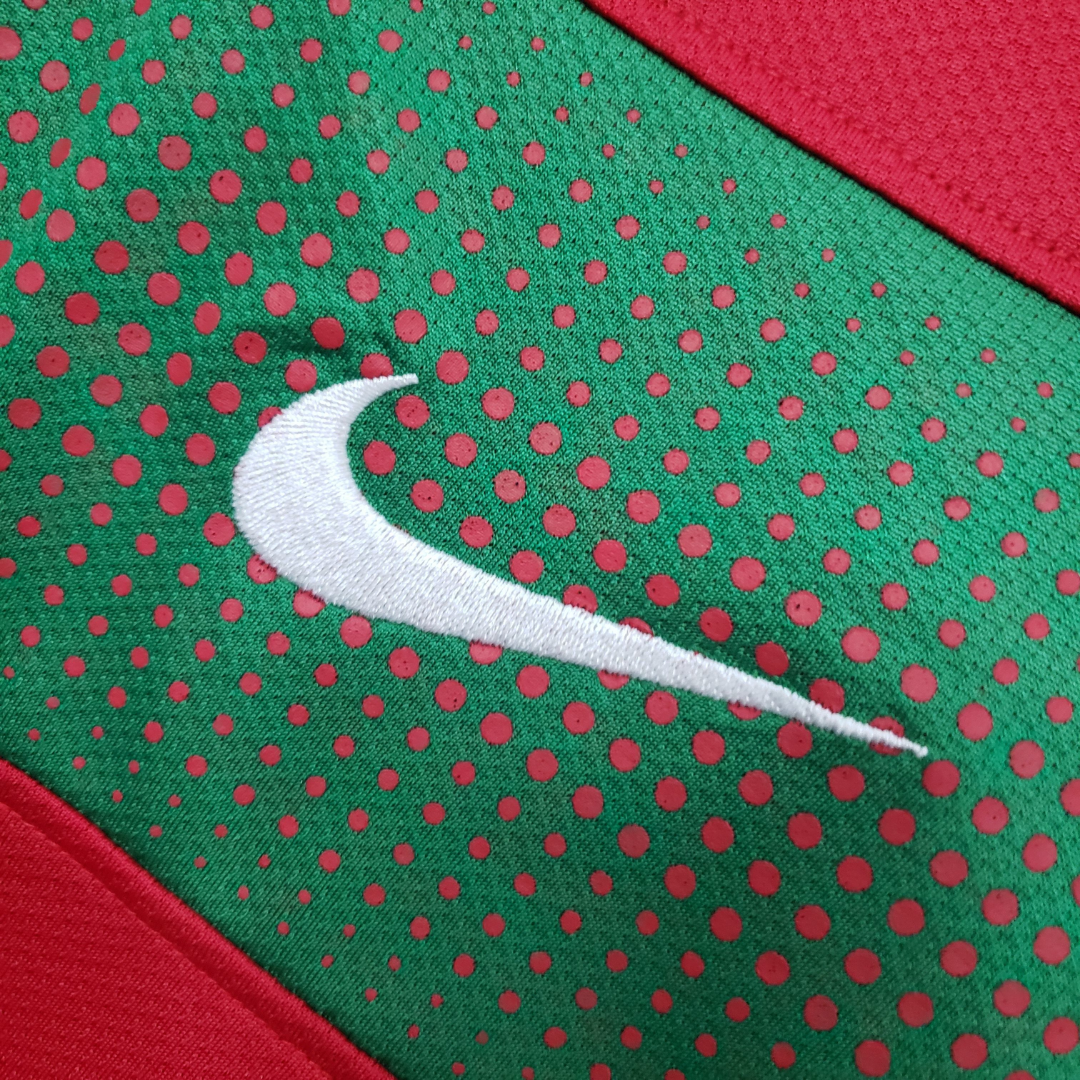 Camisa Seleção de Portugal I 2010 - Retrô Nike - Vermelha com detalhes em verde