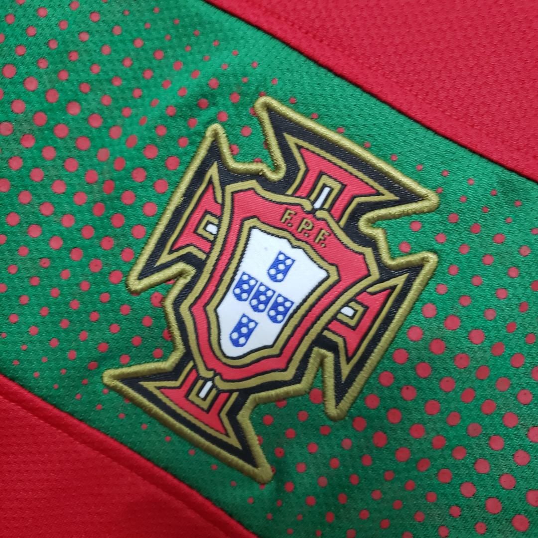 Camisa Seleção de Portugal I 2010 - Retrô Nike - Vermelha com detalhes em verde