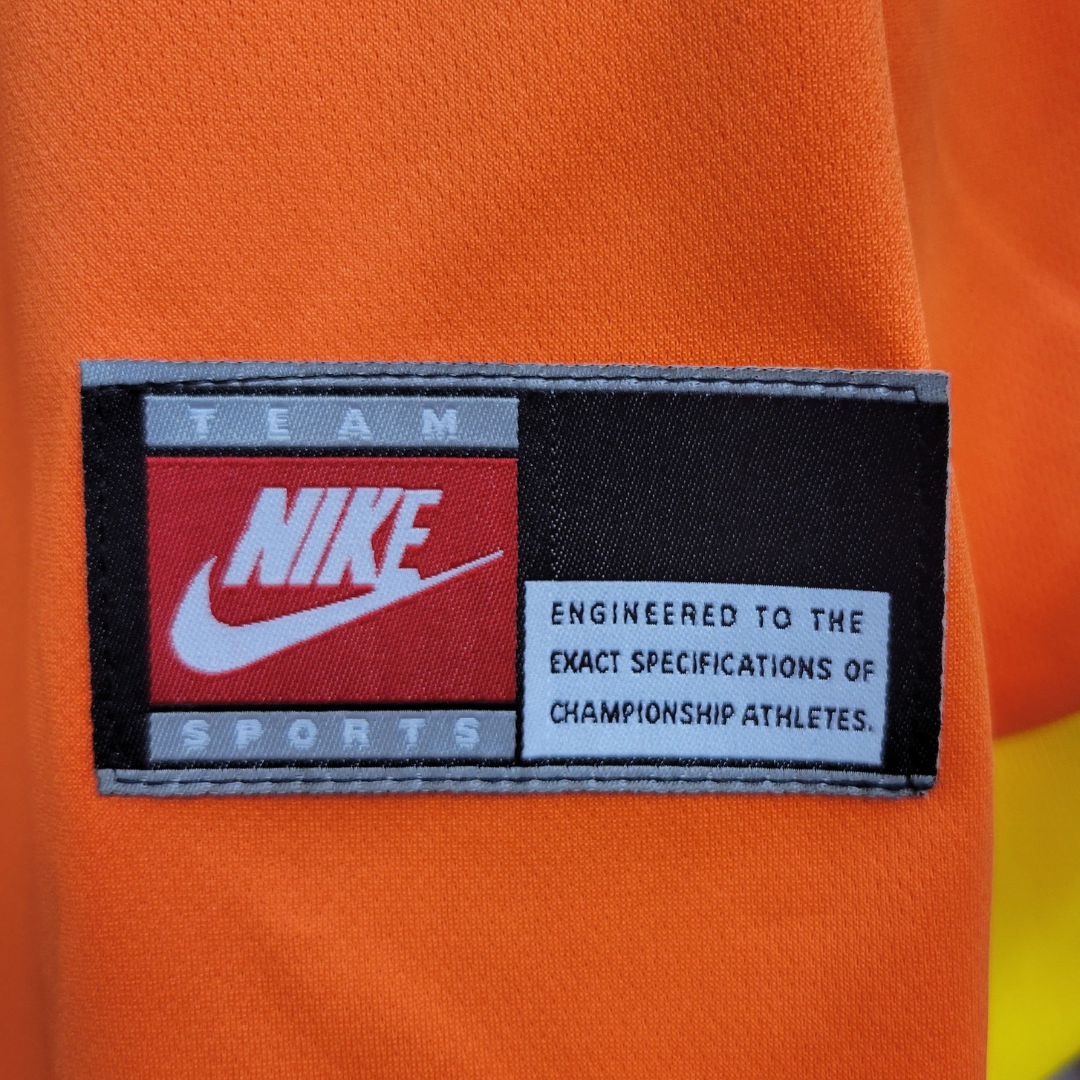 Camisa Seleção Brasileira Goleiro 1998 Manga Longa - Retrô Nike - Laranja com detalhes em amarelo