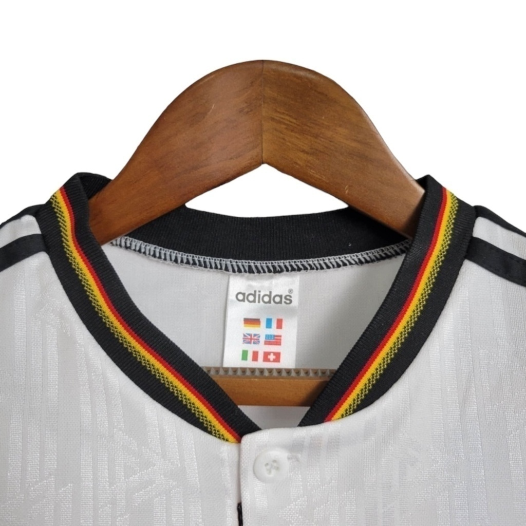 Conjunto Infantil Seleção da Alemanha I 1996 - Retrô Adidas - Branco com detalhes em amarelo e vermelho e preto