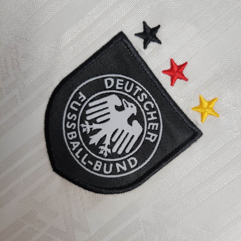Conjunto Infantil Seleção da Alemanha I 1996 - Retrô Adidas - Branco com detalhes em amarelo e vermelho e preto