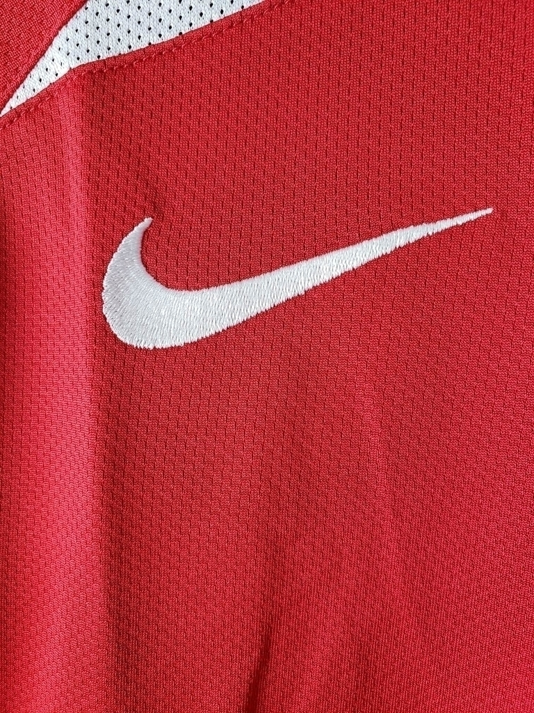 Camisa Manchester United I 2005 - Retrô Nike - Vermelha com detalhes em preto e branco