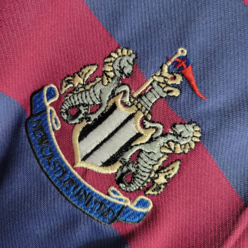 Camisa Newcastle II 1995/1996 - Retrô Adidas - Azul com listras vinho e detalhes em bege