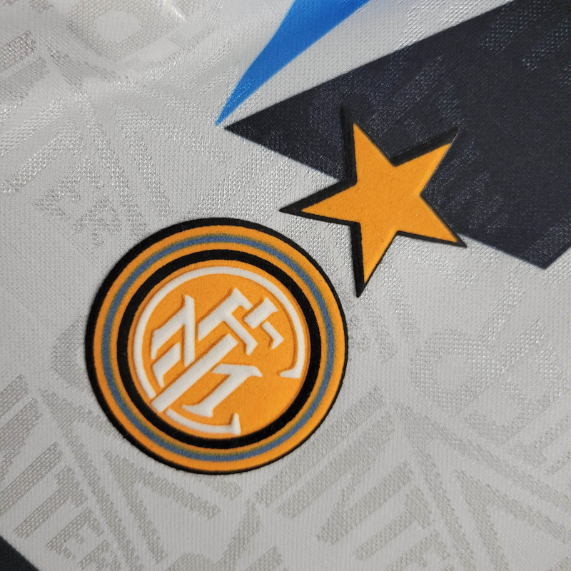 Camisa Inter de Milão II 1992/1993 - Retrô Umbro - Branca com detalhes em azul e preto