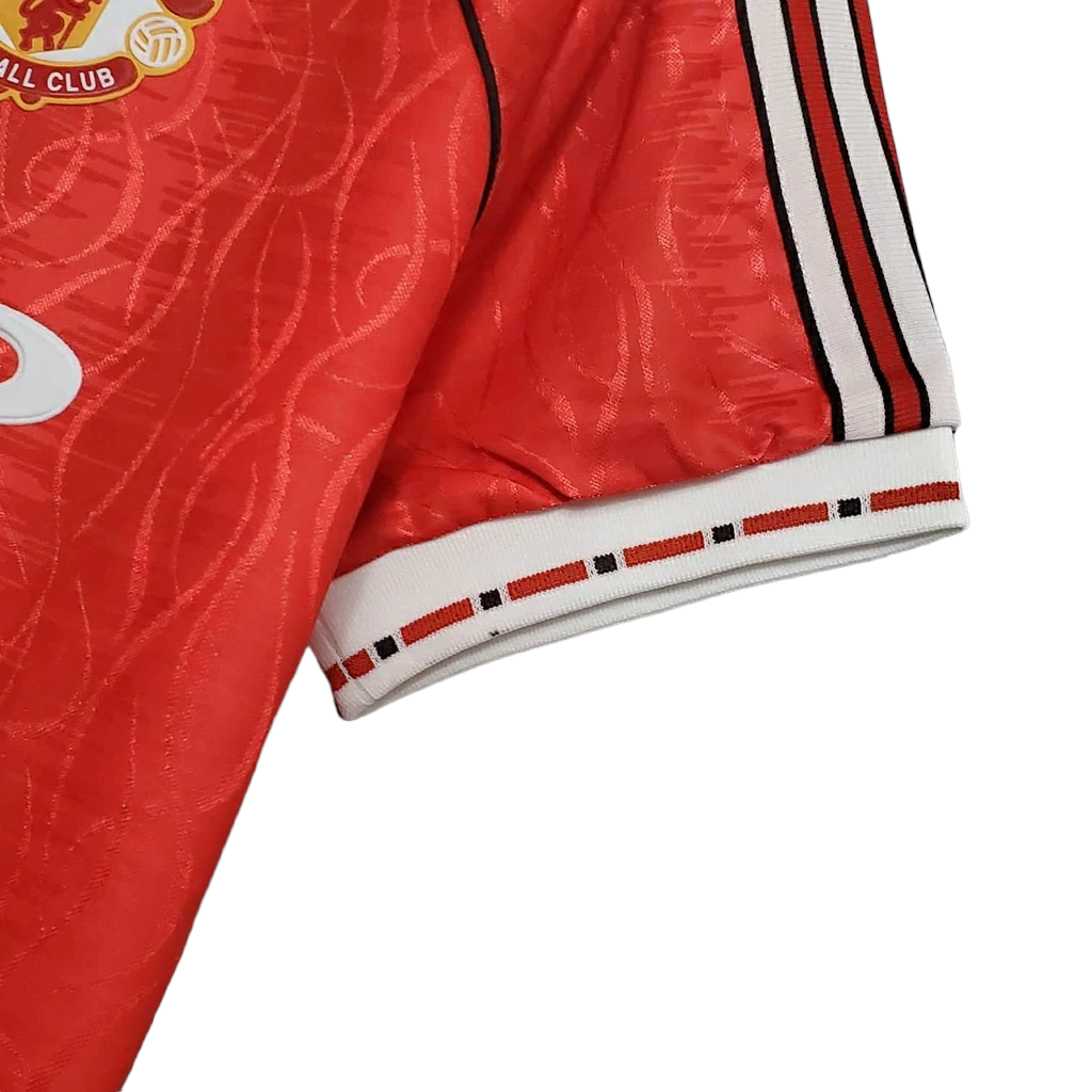 Camisa Manchester United I 1992 - Retrô Adidas - Vermelha com detalhes em branco