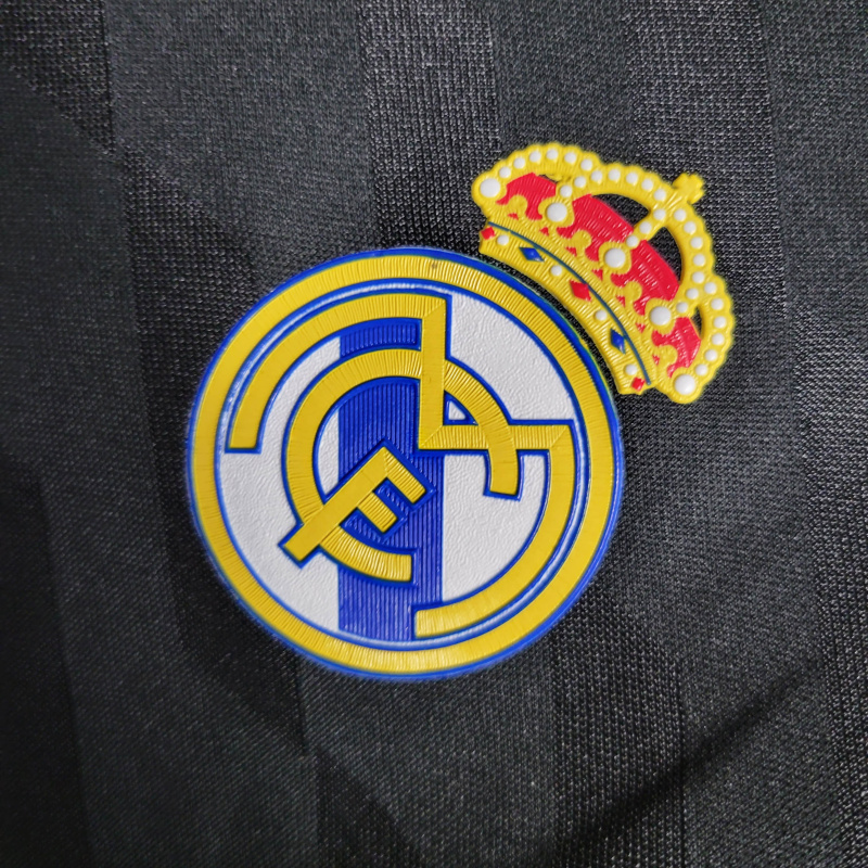 Camisa Real Madrid II 2011/2012 Manga Longa - Retrô Adidas - Preta com detalhes em dourado