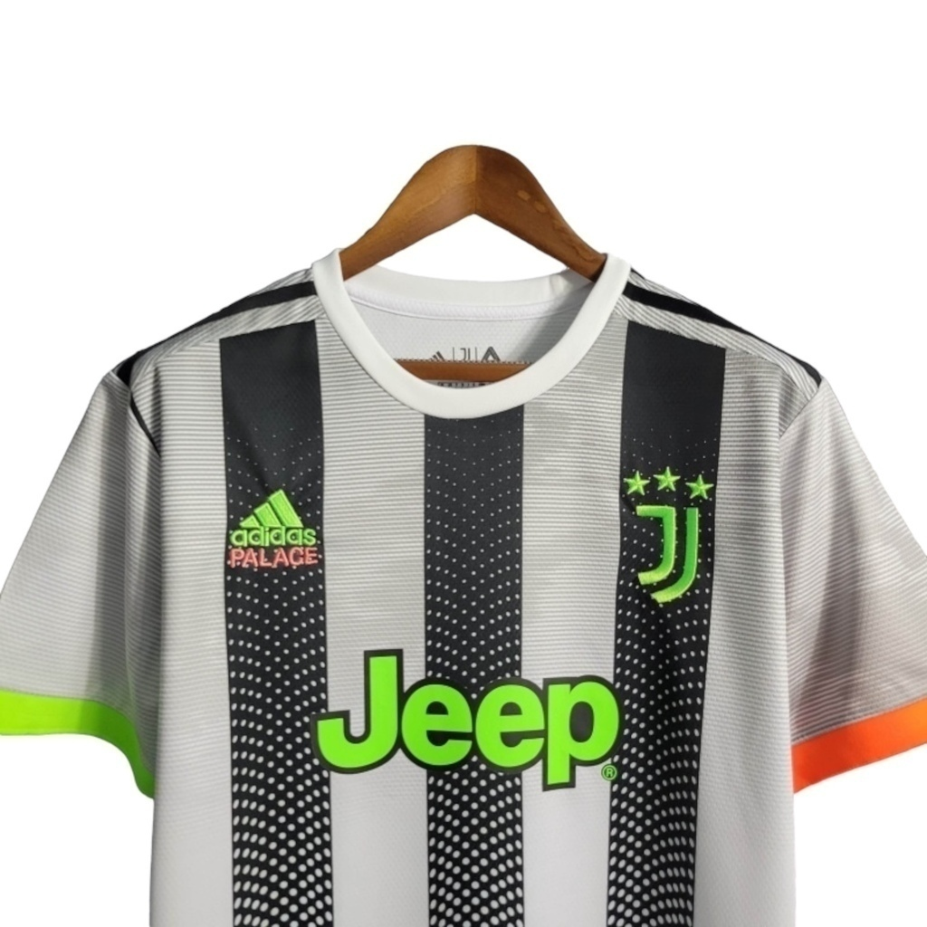 Camisa Juventus Edição Especial 2019/2020 - Retrô Adidas - Branca com detalhes em preto e verde e laranja