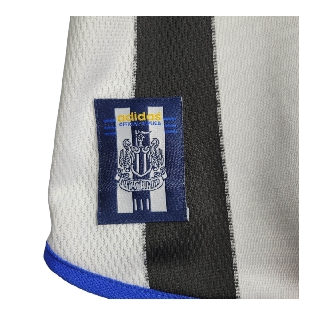 Camisa Newcastle 2000/2001 - Retrô Adidas - Branca com listras pretas e detalhes em azul