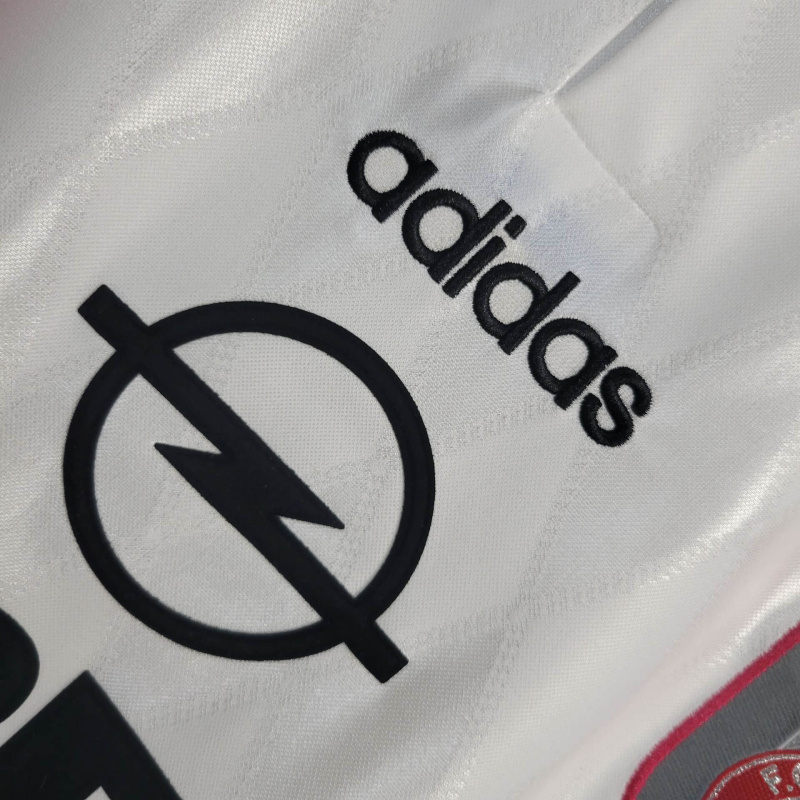Camisa Bayern Munich 1996/1998 - Retrô Adidas - Branca com detalhes em azul e vermelho e preto