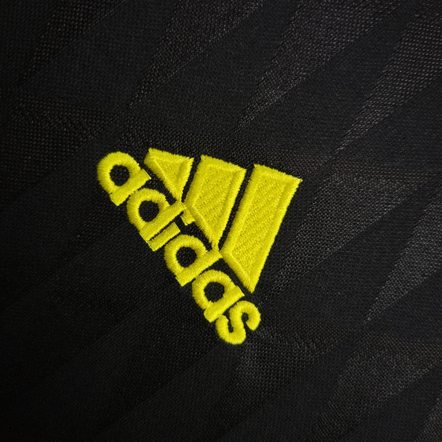 Camisa Liverpool II 2010/2011 - Retrô Adidas - Preta com detalhes em amarelo