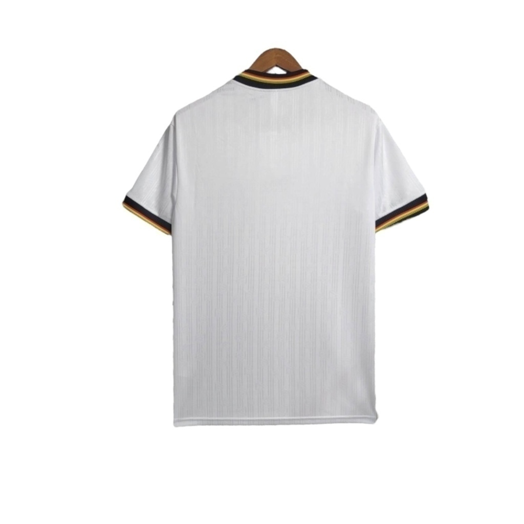 Camisa Manchester United 1996 - Retrô Umbro - Branca com detalhes em preto e vermelho e amarelo