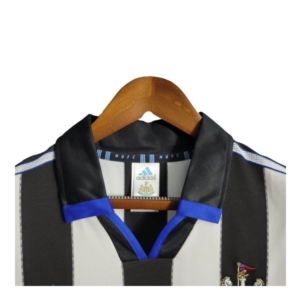 Camisa Newcastle 2000/2001 - Retrô Adidas - Branca com listras pretas e detalhes em azul