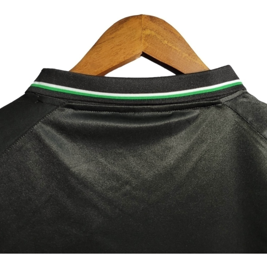 Camisa Manchester United 1998 - Retrô Umbro - Preta com detalhes em verde