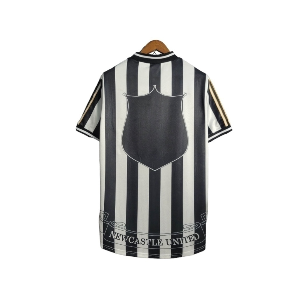 Camisa Newcastle I 1995/1997 - Retrô Adidas - Branca com listras pretas e detalhes em amarelo