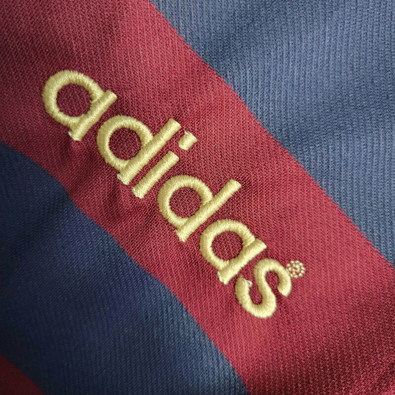 Camisa Newcastle 1995/1996 Manga Longa - Retrô Adidas - Vinho com listras em azul e detalhes em branco