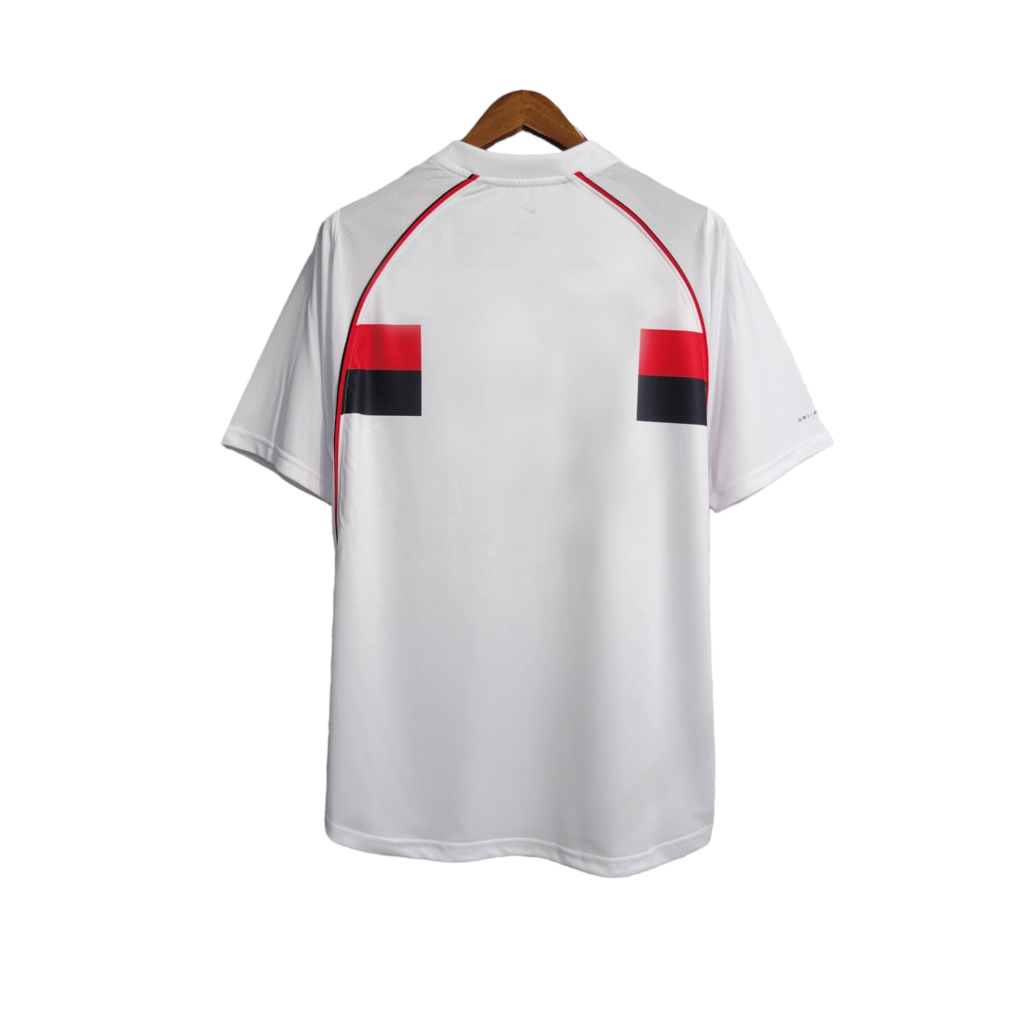 Camisa Flamengo II 2001 - Retrô Nike - Branca com detalhes em vermelho e preto