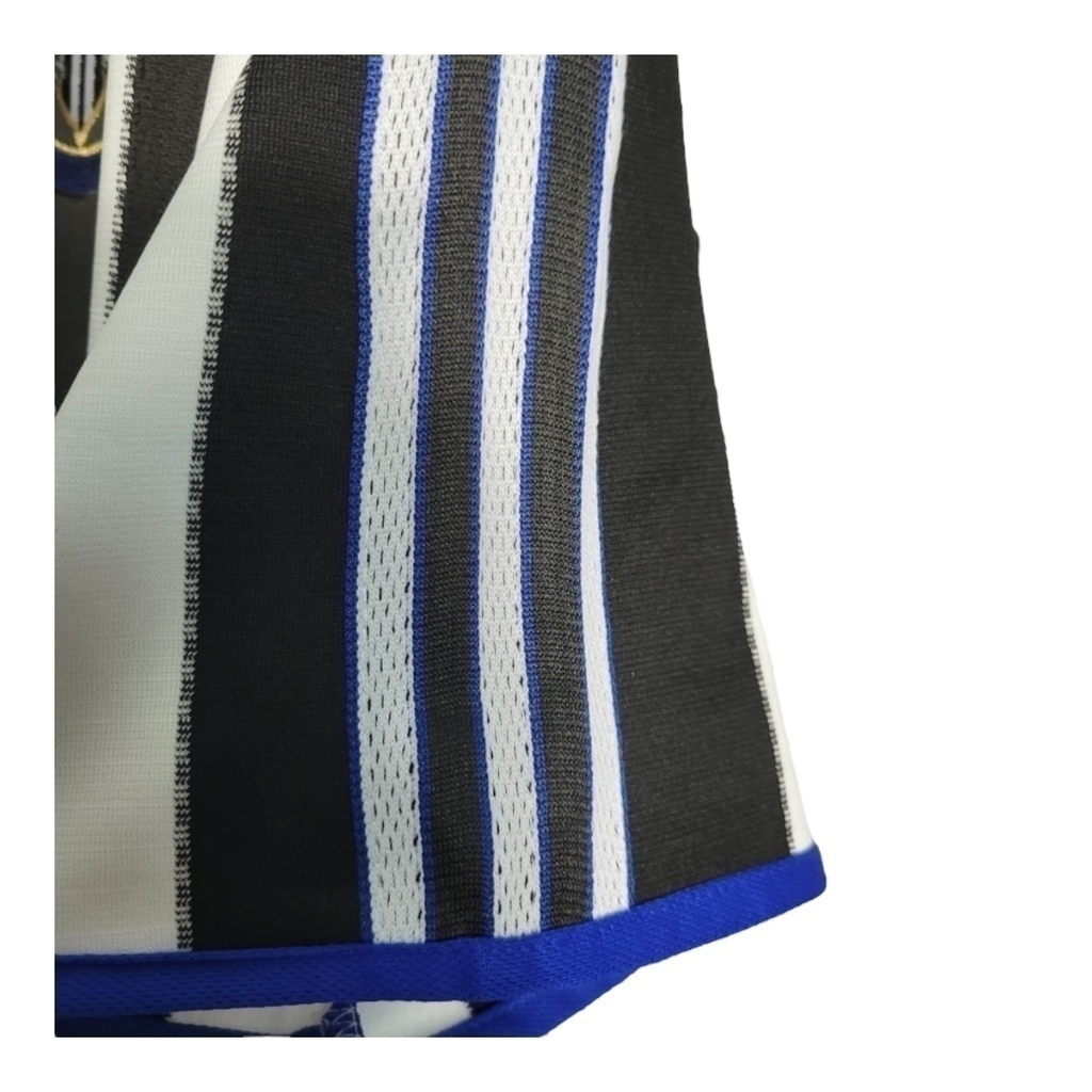 Camisa Newcastle 2000/2001 - Retrô Adidas - Branca com listras pretas e detalhes em azul