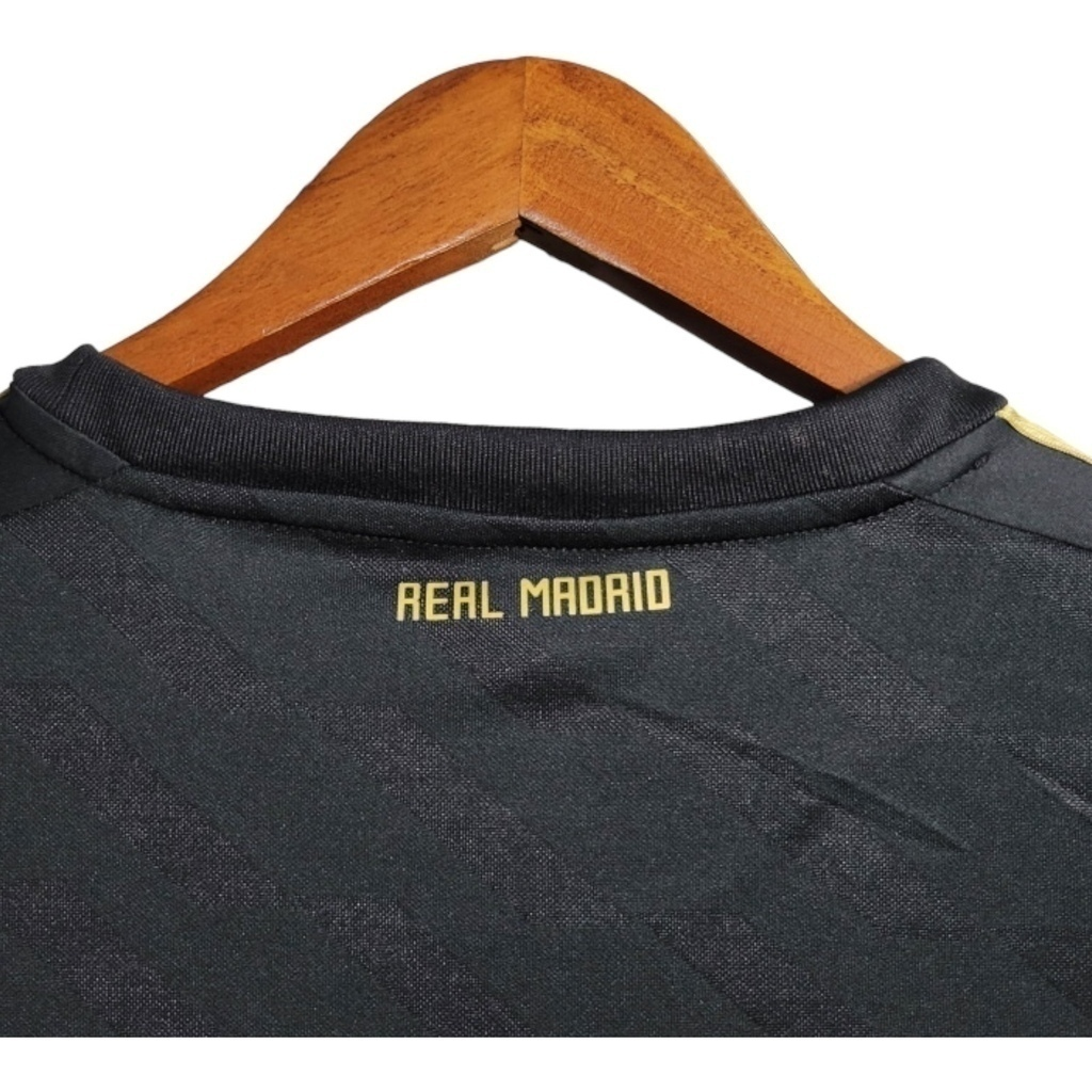 Camisa Real Madrid II 2011/2012 Manga Longa - Retrô Adidas - Preta com detalhes em dourado