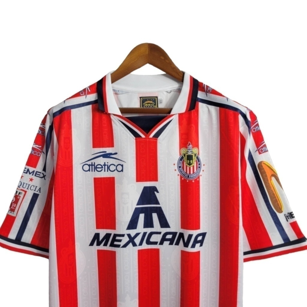 Camisa Chivas Guadalajara I 2006/2007 - Retrô Atlética - Branca com detalhes em vermelho e azul com todos os patrocínios