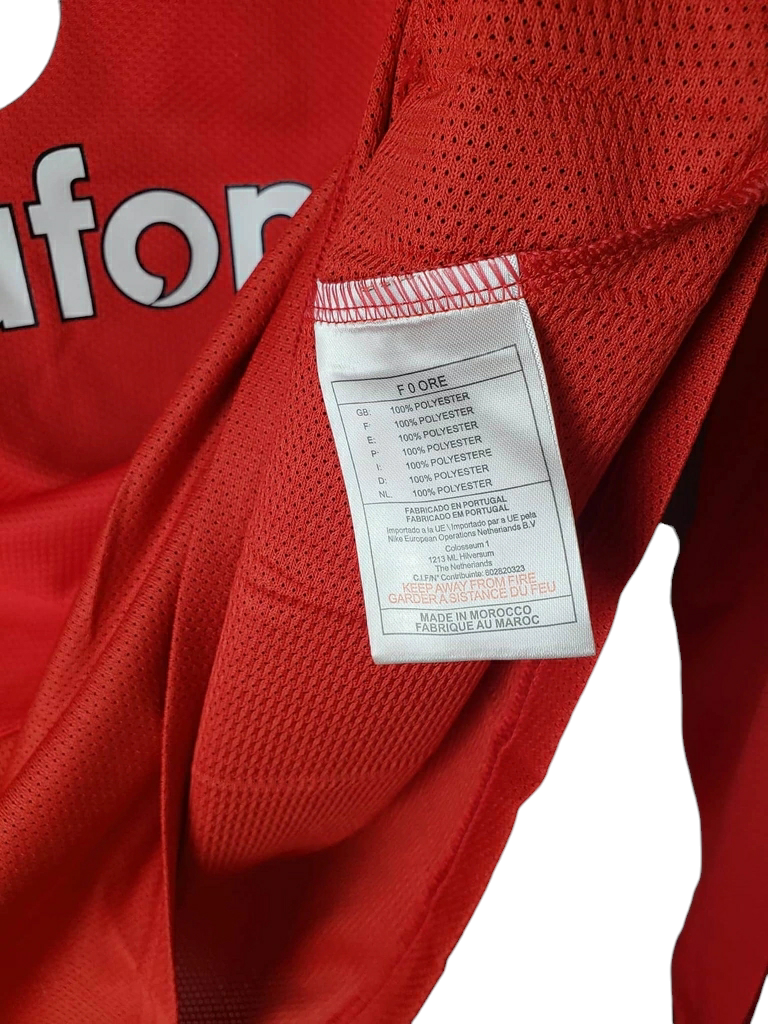 Camisa Manchester United I 2005 - Retrô Nike - Vermelha com detalhes em preto e branco