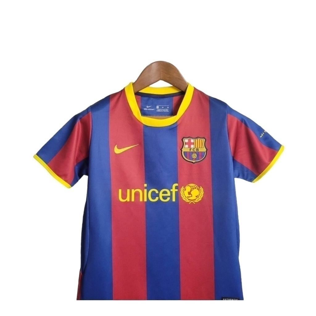 Conjunto Infantil Barcelona I 2010/2011 - Retrô Nike - Azul e vermelho com detalhes em amarelo