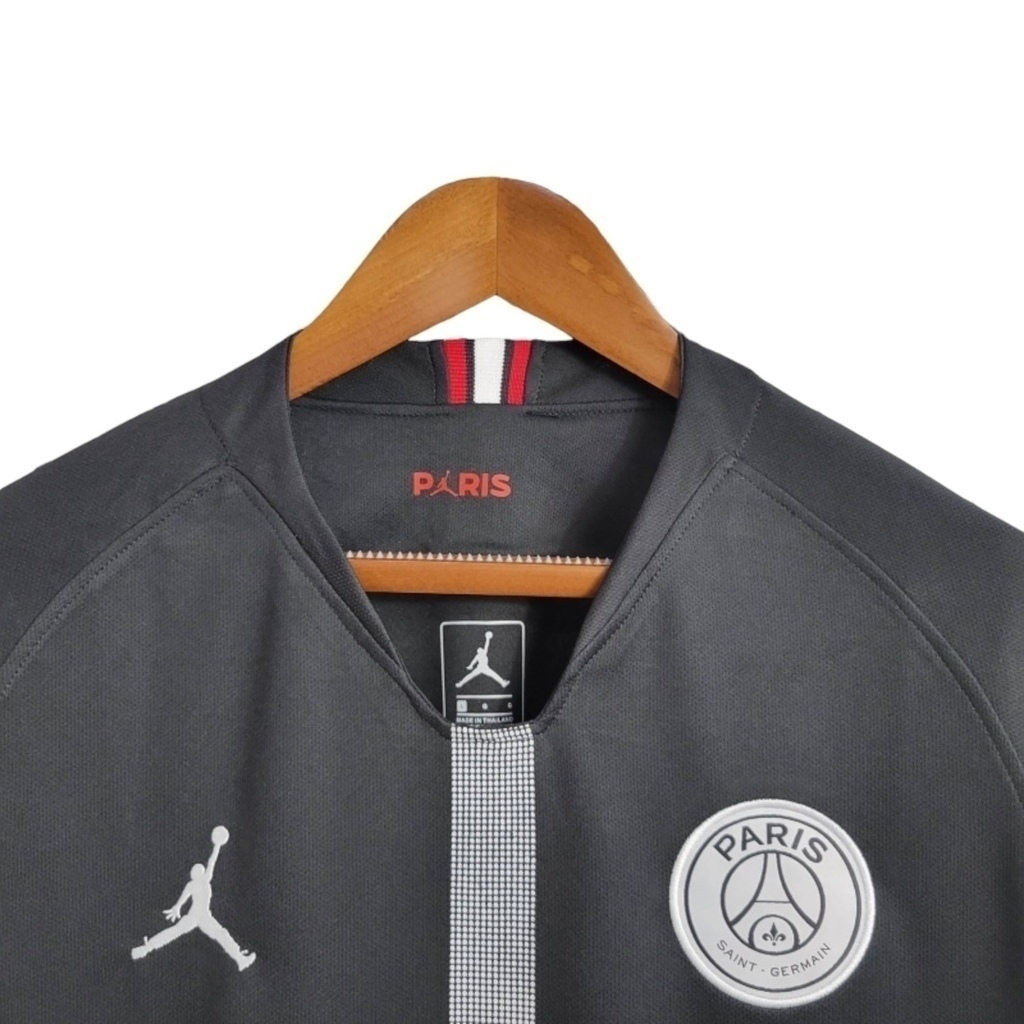Camisa Paris Saint-Germain Edição Champions League 2018/2019 Manga Longa - Retrô Jordan - Preta com detalhes em branco e vermelho