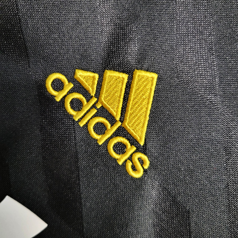 Camisa Real Madrid II 2011/2012 Manga Longa - Retrô Adidas - Preta com detalhes em dourado