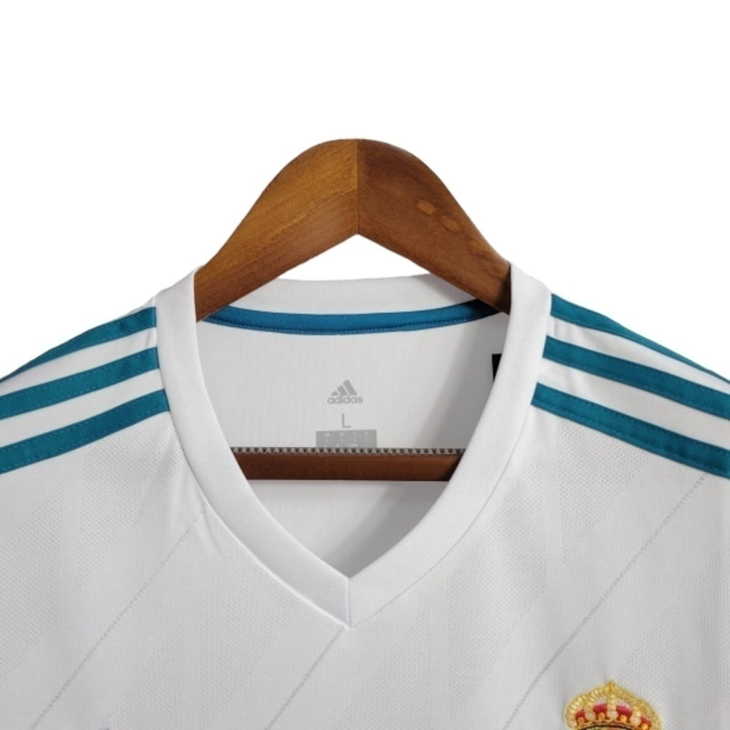 Camisa Real Madrid I 2017/2018 - Retrô Adidas - Branca com detalhes em azul com todos os patch