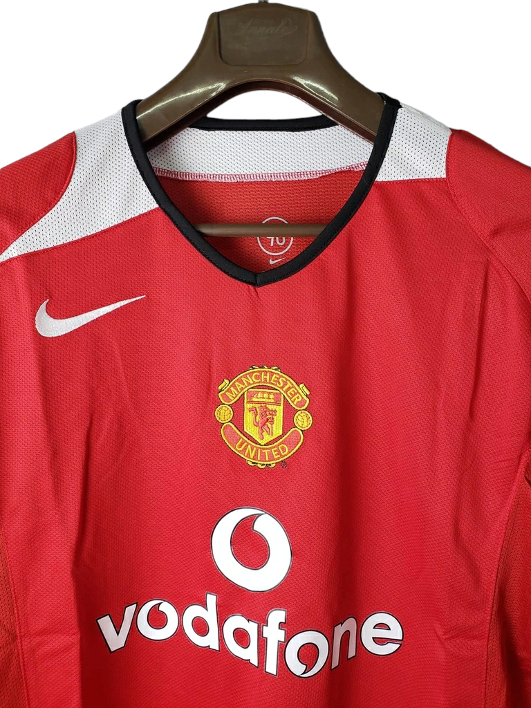 Camisa Manchester United I 2005 - Retrô Nike - Vermelha com detalhes em preto e branco