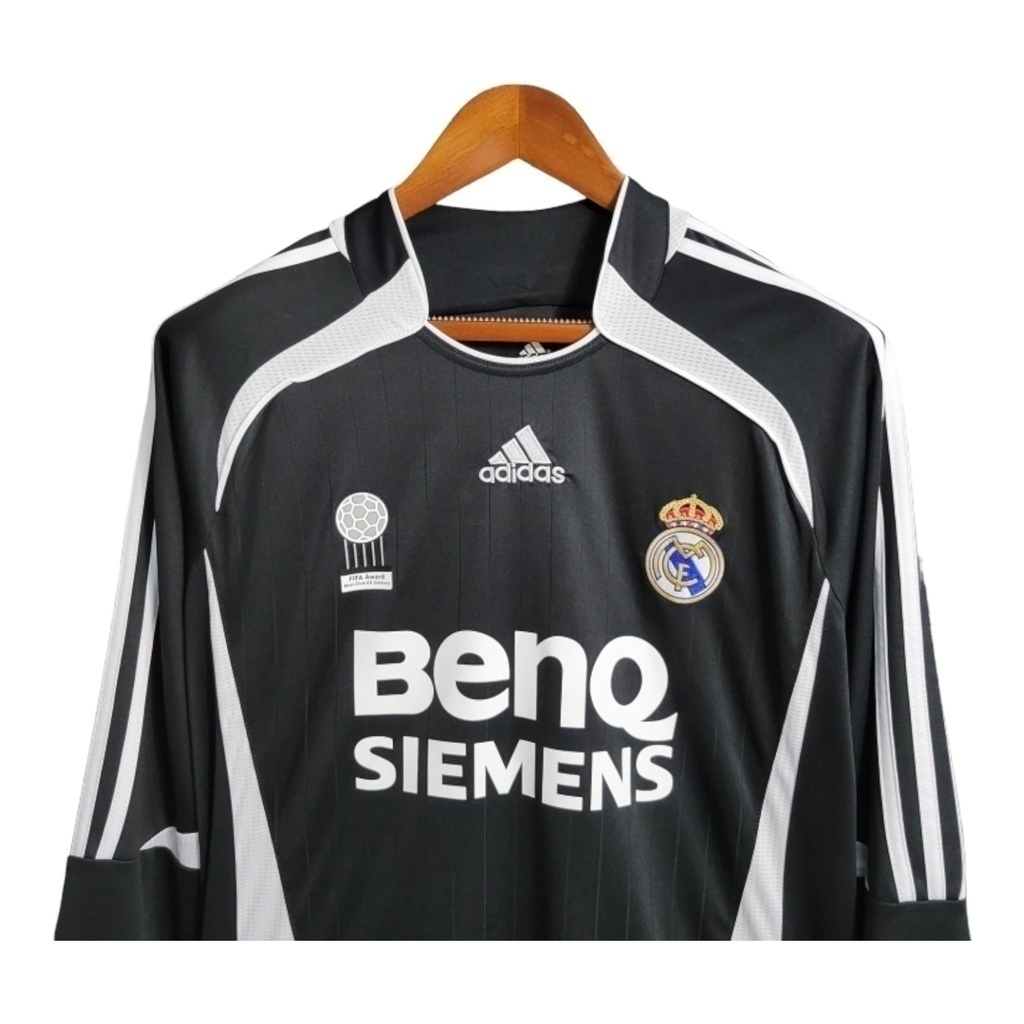 Camisa Real Madrid 2006/2007 Manga Longa - Retrô Adidas - Preta com detalhes em branco