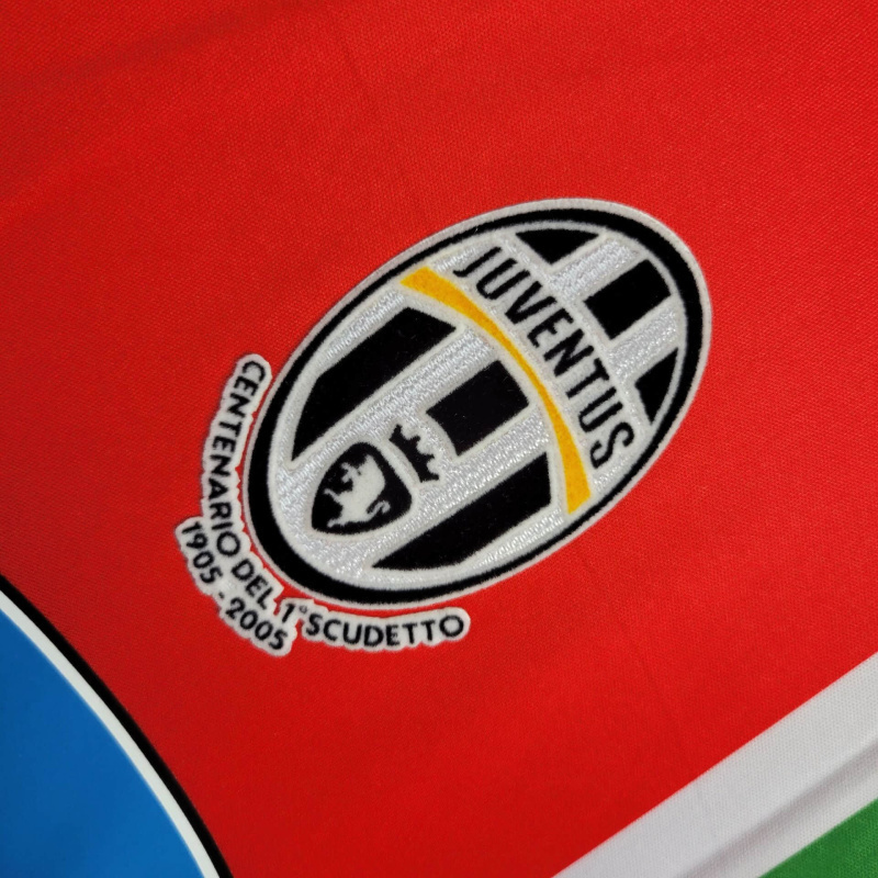 Camisa Juventus II 2005/2006 - Retrô Nike - Vermelha com detalhes em verde e branco