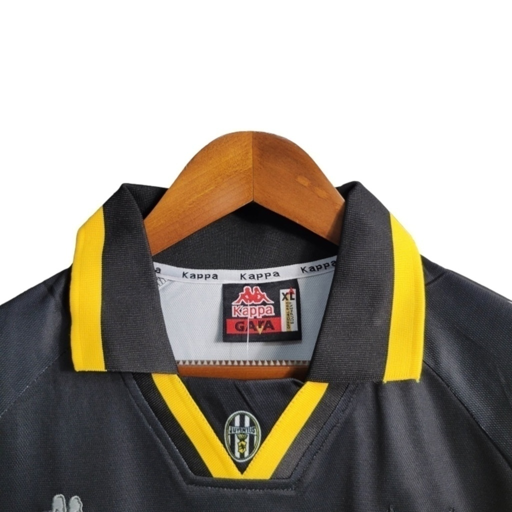 Camisa Juventus I 1995/1997 - Retrô Kappa - Preta com detalhes em amarelo