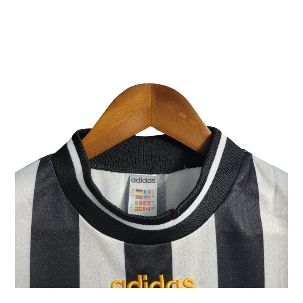 Camisa Newcastle I 1995/1997 - Retrô Adidas - Branca com listras pretas e detalhes em amarelo