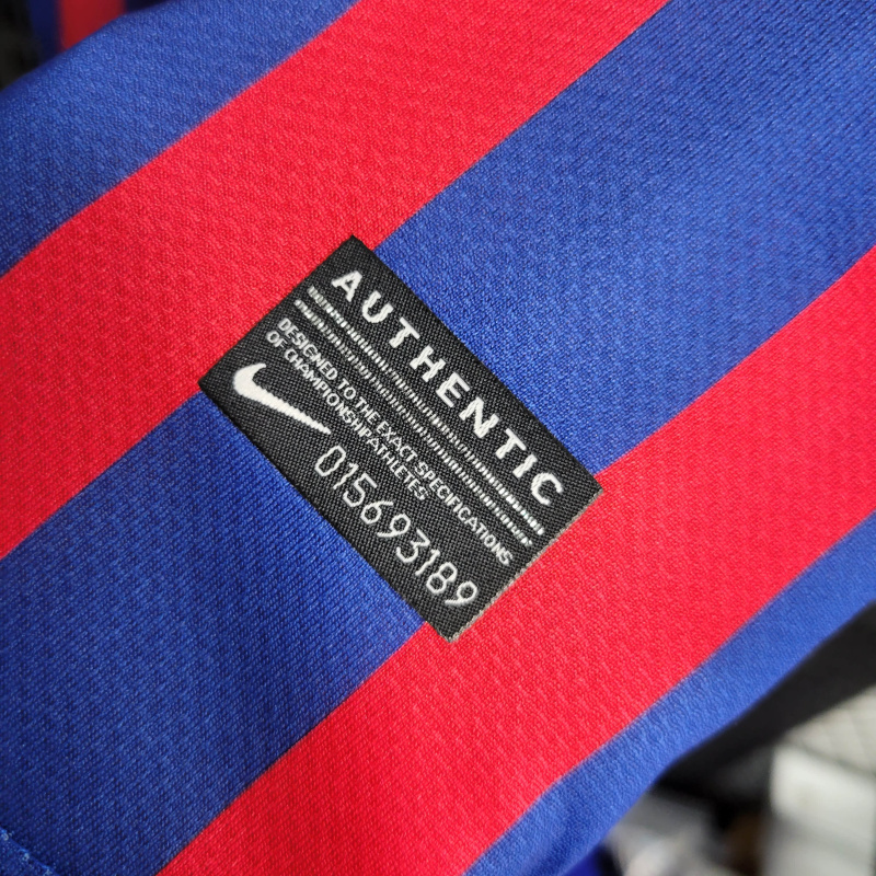 Camisa Barcelona I 2011/2012 Manga Longa - Retrô Nike - Vermelha com detalhes em azul