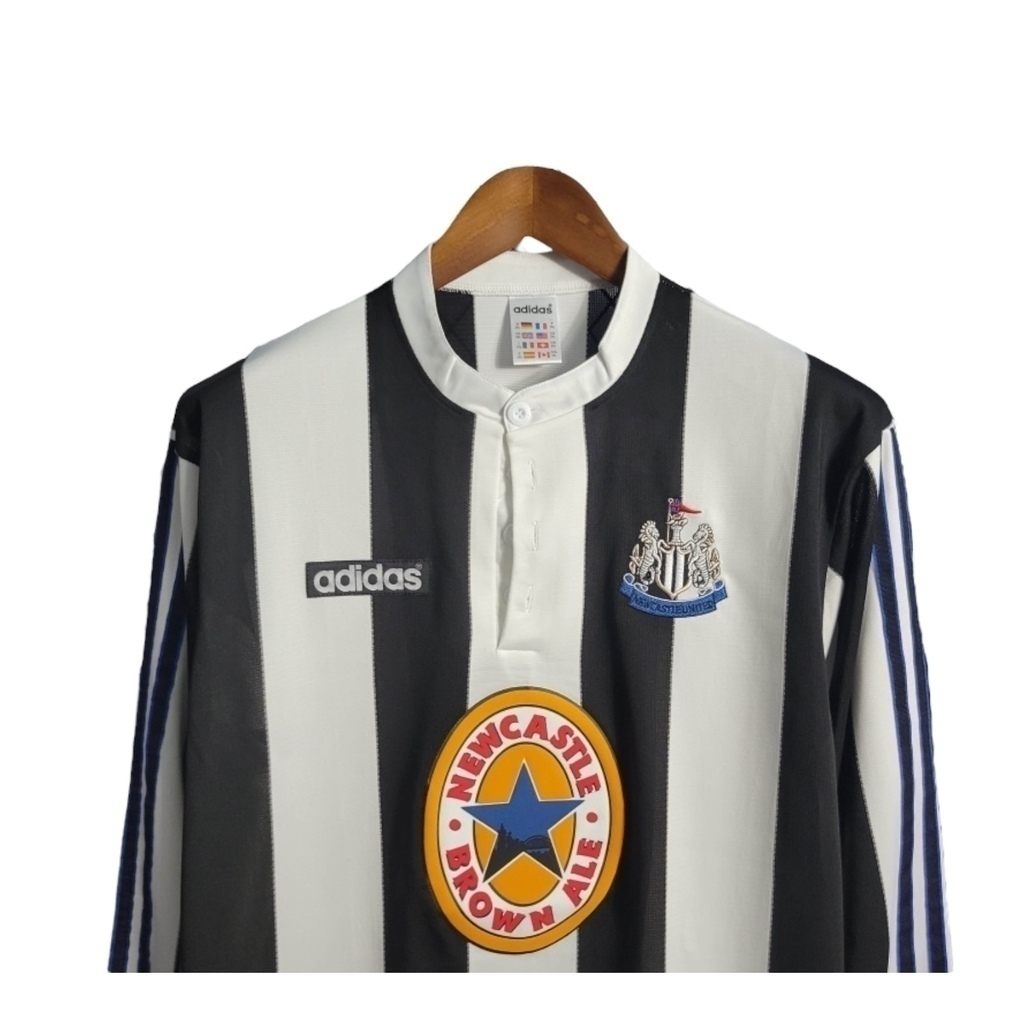 Camisa Newcastle 1997/1999 I Manga Longa - Retrô Adidas - Branca com listras pretas e detalhes em azul